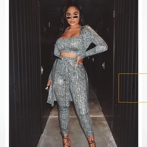Fashion nova 3 piece snakeskin set